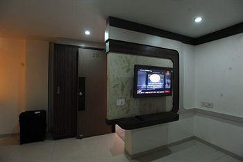 Jal Sagar Hotel Vadodara Exterior photo