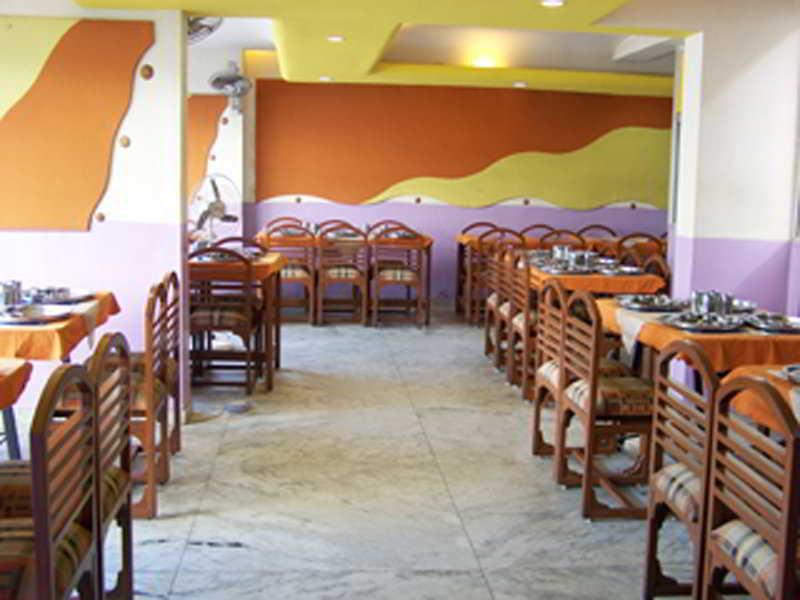 Jal Sagar Hotel Vadodara Exterior photo